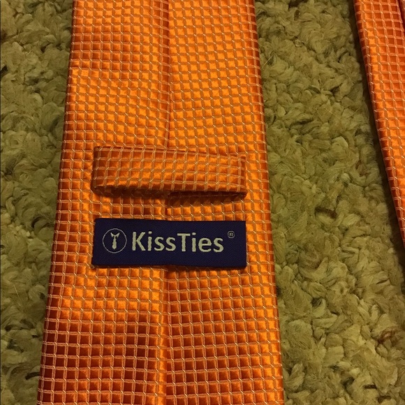 MENS LOT OF 4 TIES JONES NY ALFANI KISSTIES DAVVERO BENINO ALL GUC - Picture 4 of 5